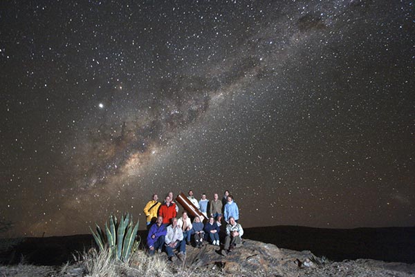 Gruppenfoto unter der Milchstraße